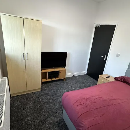 Leeds 2 * Bradford (West Yorkshire)